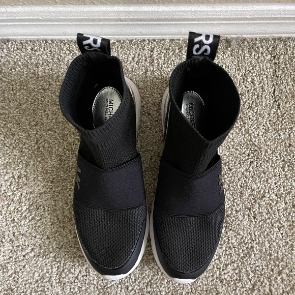 Michael Kors Sock Sneakers size 5 black & white - Picture 5 of 6